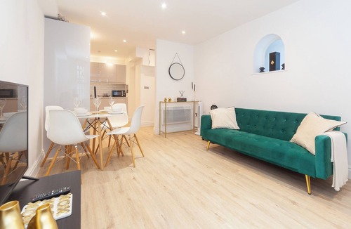 Queen's Gate Apartment | Kensington 5-star Prime Location London Flat With Patio