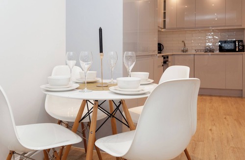 Queen's Gate Apartment | Kensington 5-star Prime Location London Flat With Patio