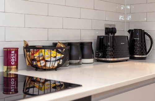 Queen's Gate Apartment | Kensington 5-star Prime Location London Flat With Patio