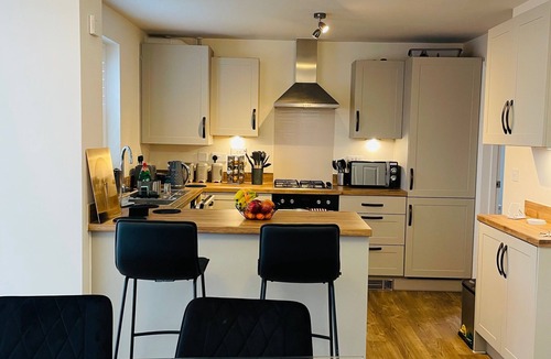 Burton Latimer House | Kettering - House - Stay 8 - Parking - Garden
