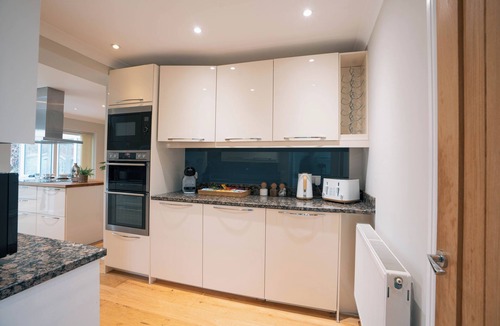 York House | Kick back and relax in this spacious 4-Bedroom Home near York Wildlife Reserve