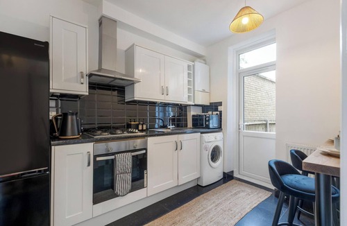 Islington Apartment | King's Cross Townhouse - Contemporary Garden Flat