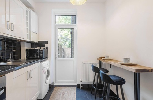 Islington Apartment | King's Cross Townhouse - Contemporary Garden Flat