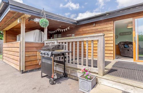 Arnold House | Kingfisher Lodge