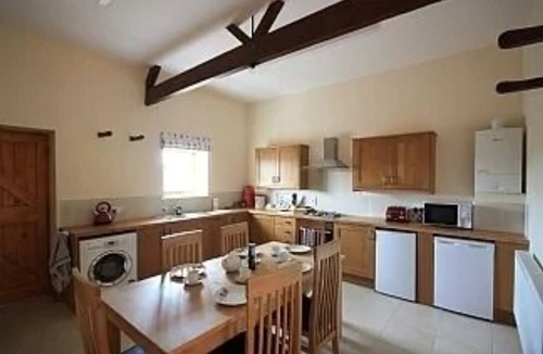Twywell Cottage | Kingfisher Sleeps 5 (3 Bedrooms)