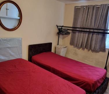 Luton Apartment | Kings Room