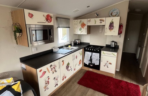 Grimsby House | KPC - Hell Yeah caravan holidays