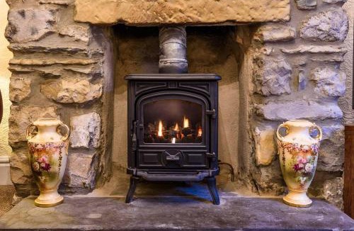 Ingleton House | Labernum Cottage, Ingleton Village, Yorkshire Dales National Park, Famous Three Peaks, Near The Lake District, Pets Are Welcome, Direct Parking in front of the Cottage & Guest Parking
