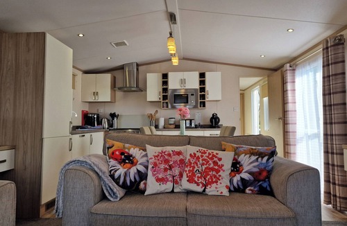 Yealand Conyers Cottage | LADYBIRD LODGE, pet friendly, with pool in Carnforth