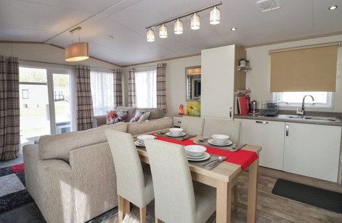 Yealand Conyers Cottage | LADYBIRD LODGE, pet friendly, with pool in Carnforth