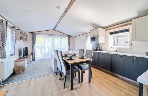 Great Billing Cottage | LAKESIDE LULLABY - BILLING AQUADROME in Billing Aquadrome Holiday Park