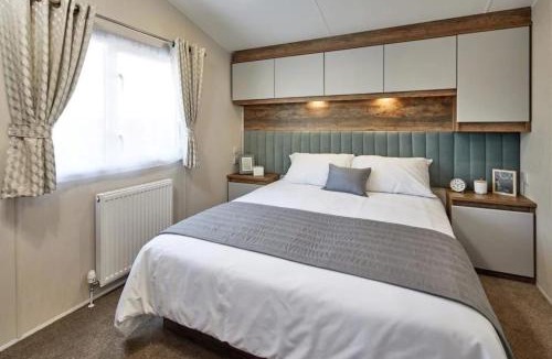 Tattershall Other | Lakeside Retreat - AGH Hot Tub Breaks - Tattershall Lakes