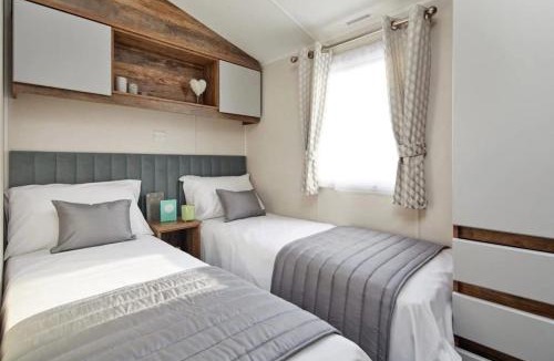 Tattershall Other | Lakeside Retreat - AGH Hot Tub Breaks - Tattershall Lakes