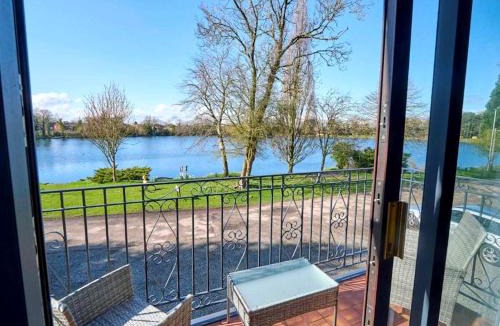 York House | Lakeview House 2x Hot Tub & Games Room