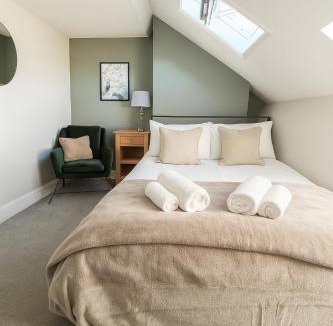 Derby Apartment | Large 4 Bed Home from Home - Derby - FREE Parking, Great for Groups - Hosted by Stay Host Save