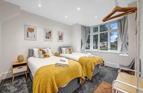 Cowley House | Large 4BR Oxford Cowley House, 4 Bath, Sleeps 10 with Parking