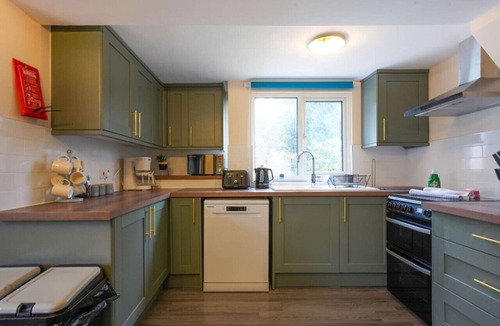 Great Billing House | Large 5 Bedroom Bungalow Sleeps 10 Driveway Parking Fast WiFi Self-Check-In Yoko Property