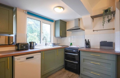 Great Billing House | Large 5 Bedroom Bungalow Sleeps 10 Driveway Parking Fast WiFi Self-Check-In Yoko Property