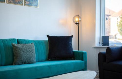 Portswood House | Large 5 bedroom home Sleeps 10