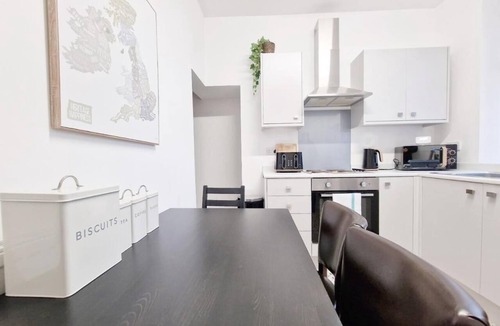Burnley House | Large Double Room with Ensuite RM 1