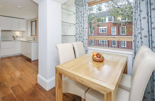 St. Pancras Apartment | Large family apartment with private terrace