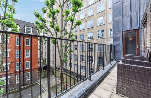St. Pancras Apartment | Large family apartment with private terrace