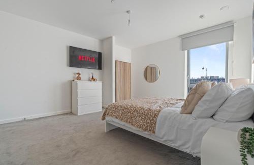 Wembley Central Apartment | Large Family Home - Sleeps 10 - Near Wembley