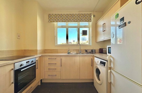 Nine Elms Apartment | Large flat in Nine Elms