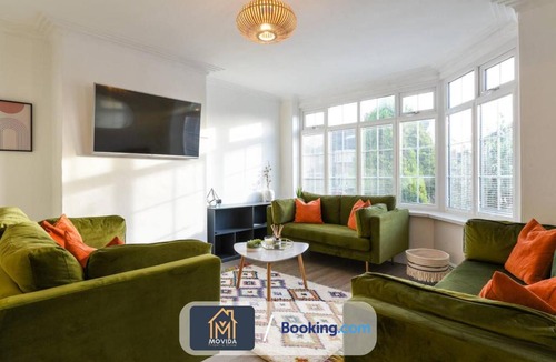 Chapeltown House | Large Modern 6 Bedroom House By Movida Property Group Short Lets & Serviced Accommodation With Games Room