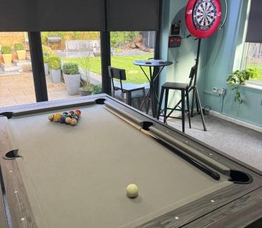 Morley House | Large stylish home with Games room 5 bedroom sleeps 11 free WiFi and parking