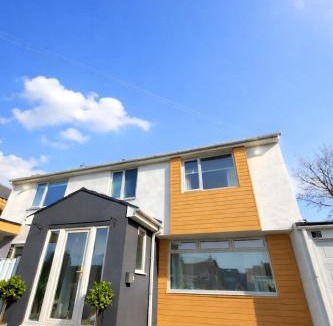 Morley House | Large stylish home with Games room 5 bedroom sleeps 11 free WiFi and parking
