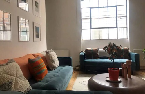 Addison Apartment | Large Trendy Apartment