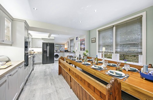 Matlock House | Large Victorian Family Home | Central Matlock | Hot Tub & Games Room | 13 Guests