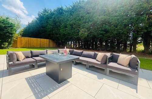 Winestead Cottage | Lavender Cottage - Sleeps 12+ Hot Tub, Games Room, Pet Friendly