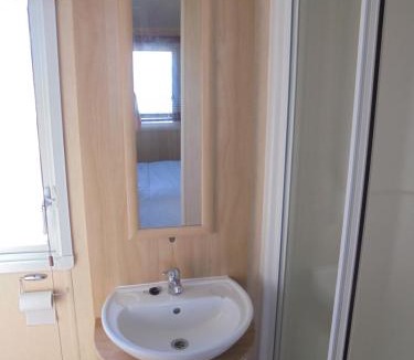 Chapel Saint Leonards Apartment | LE Cottage Golden Palm Gold 8 Berth, Panel Heated FREE WIFI