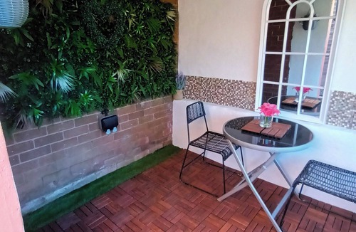 Roundhay Apartment | Le Hub Roundhay Sleeps 2 With Garden Room