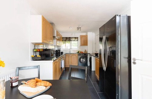 Southampton House | Leaside House - Good access links across Southampton & New Forest