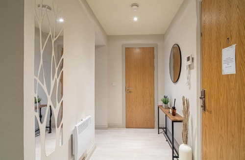 Leeds City Center Apartment | Leeds City Apartment Sleeps 5 near Arena
