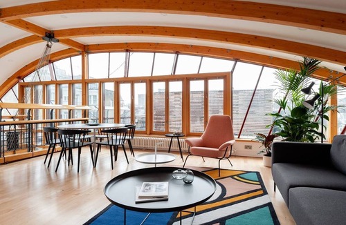 Chinatown Apartment | Leicester Square 3BR Penthouse w/Terrace