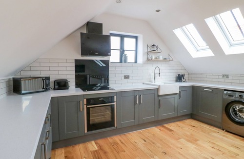 Sutton on Trent Cottage | LIFFORD COACH HOUSE, pet friendly, with a garden in Sutton-On-Trent