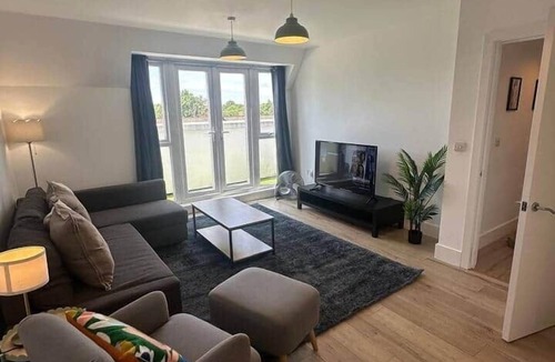 Brondesbury Apartment | Light top floor 3bed apartment central sightseeing