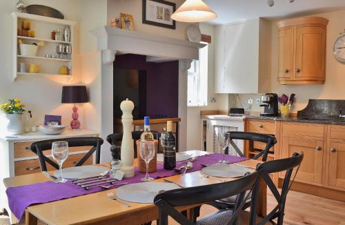 Redmire House | Lilac Cottage