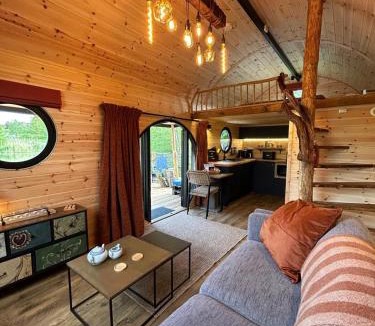 Spilsby House | Lincoln Luxury Bespoke Fishing pod-Woodlands Fisheries