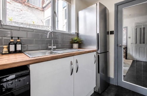 Anfield House | Liverpool Luxury Escape | Sleeps 7 | Pool Table