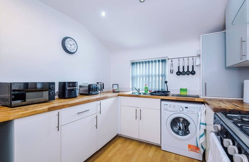 Everton Apartment | Liverpool Stay | 6 Double Bedrooms | Sleeps 12 | Great For Groups & Contractors