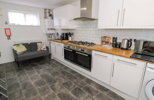 Corby Cottage | LODGE PARK, pet friendly, with a garden in Corby