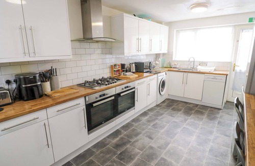 Corby Cottage | LODGE PARK, pet friendly, with a garden in Corby