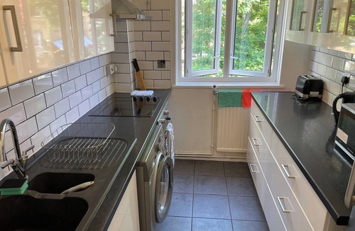 Haggerston Apartment | London Apartment - Sleeps 3-City Escape- Balcony