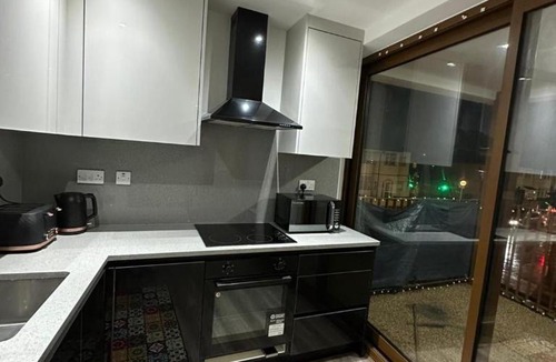 Loxford Apartment | London Cosy Apartment in East London
