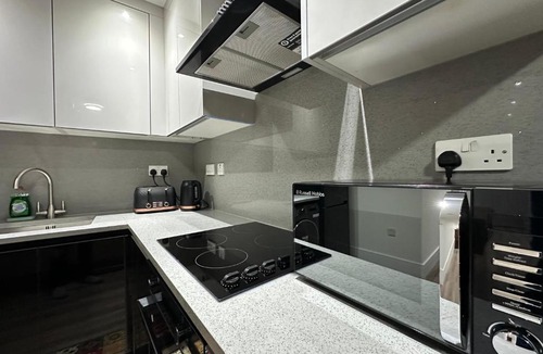 Loxford Apartment | London Cosy Apartment in East London